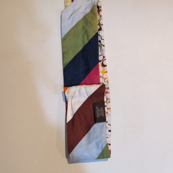 COACH Twilly 2 Sided Legacy Print And Classic C on the other - NWT - Picture 4 of 5